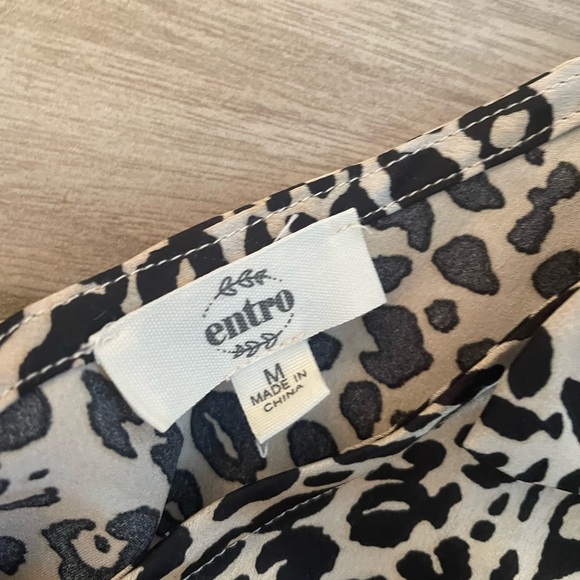 Entro cheetah print blouse, size Medium - Picture 4 of 4